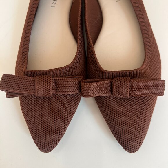 Tahari Athens Pointed Toe Bow Accent Flat Shoes - Brown - Size 6 - Picture 5 of 8